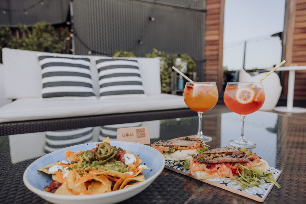 Essen auf der Dachterrasse, Marriott Renaissance Hotel Barcelona