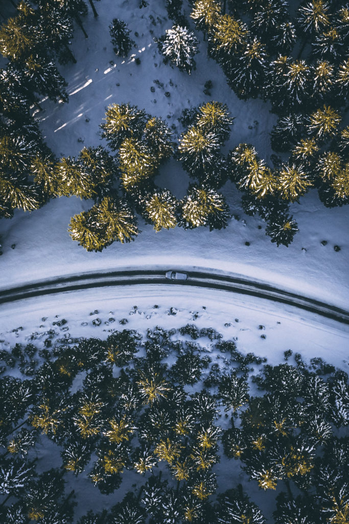 Drohnenaufnahme Winterabenteuer mit dem Jaguar E-Pace, Salzburg