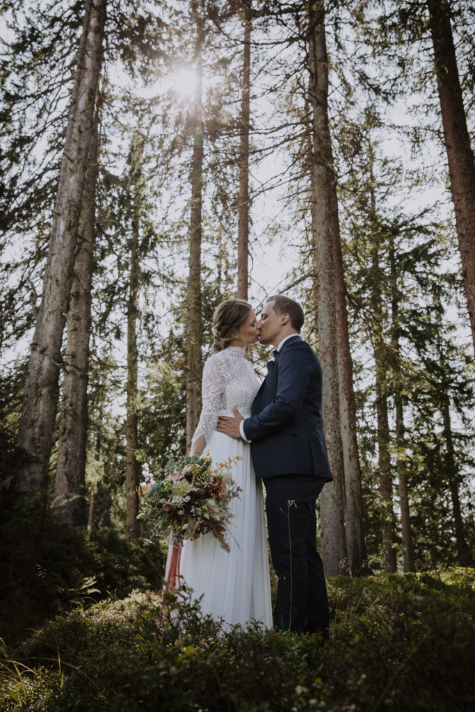 Brautpaarshooting im Wald, Hochzeitsfotograf Salzburg Creating Click