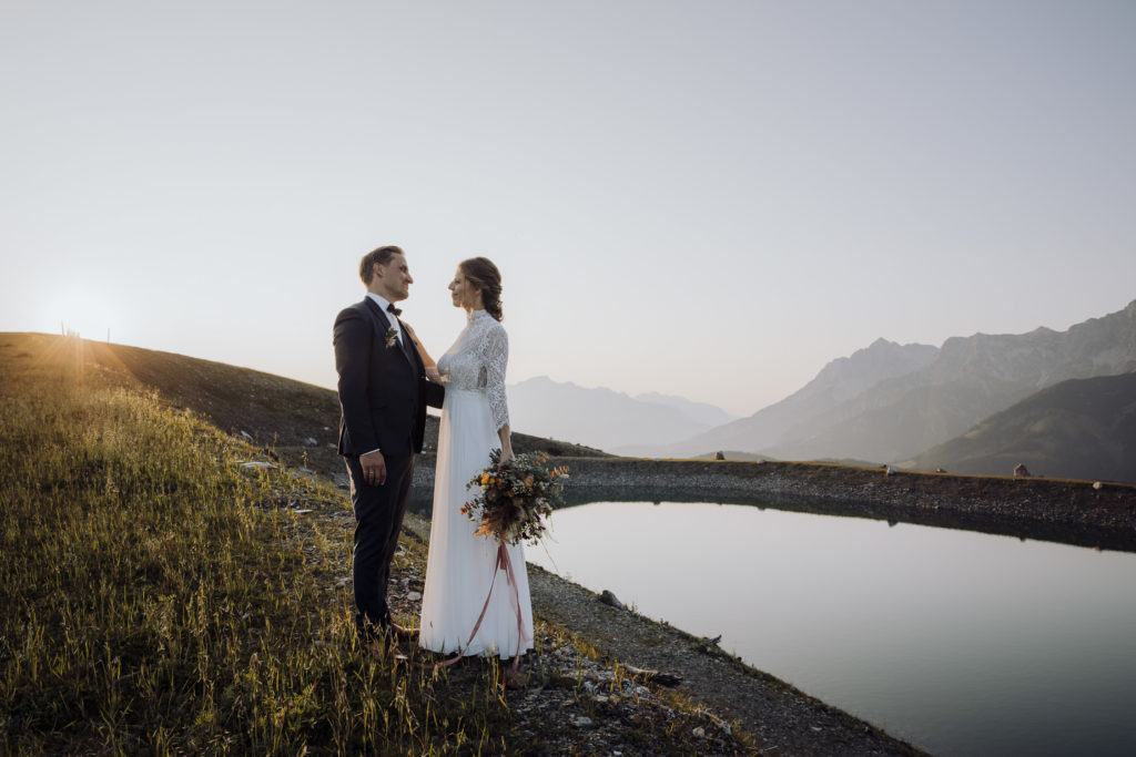 Brautpaarshooting mit Bergen und See, Hochkönig, Maria Alm, Salzburg
