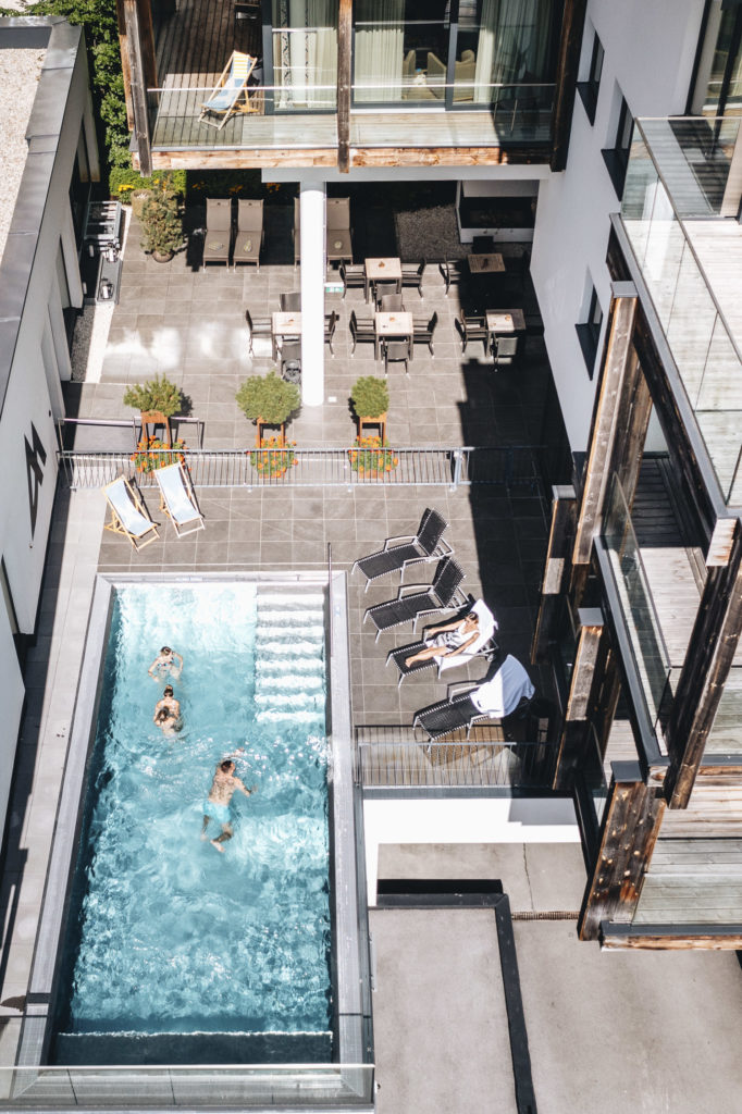 Drohnenaufnahme Pool vom Hotel Adler Resort, Saalbach-Hinterglemm