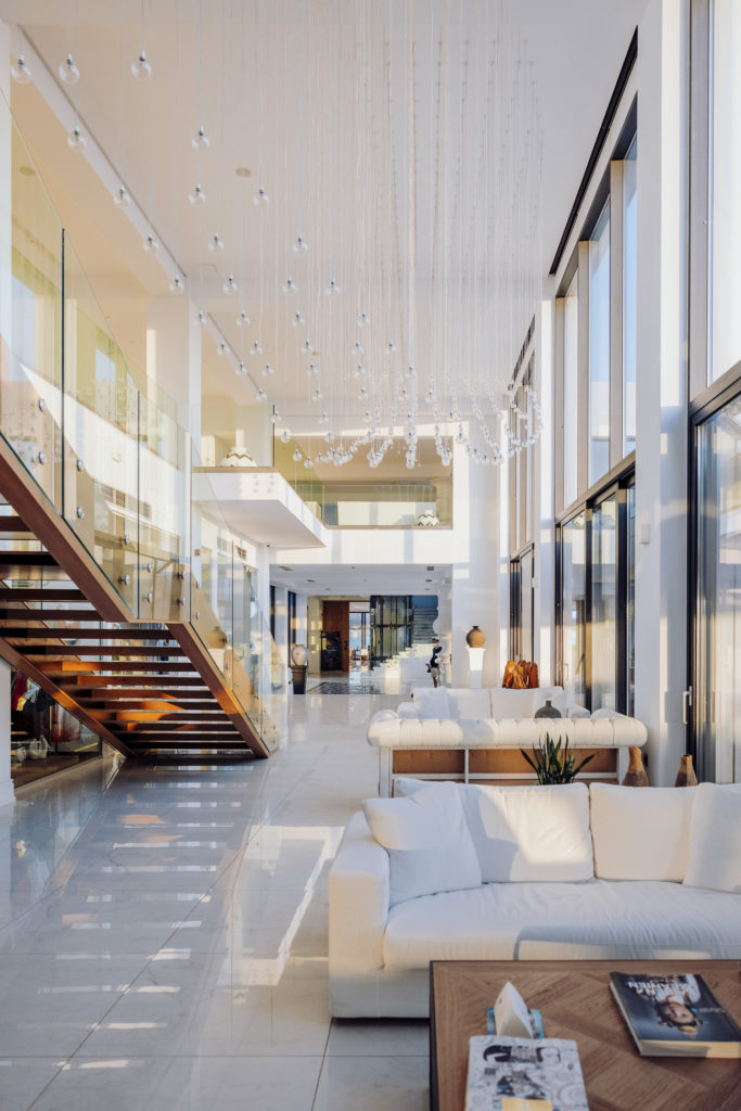 Hotellounge im Abaton Resort & Spa, Kreta, Griechenland