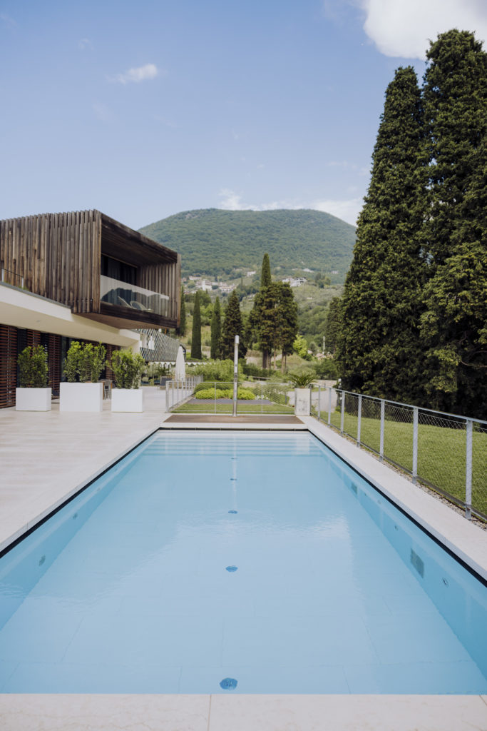 Outdoorpool im Ferienapartment in Gardone am Gardasee, Eden Reserve Resort