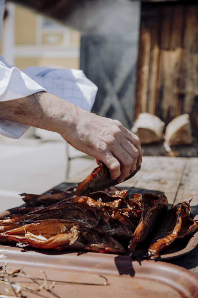 Fisch räuchern im Landgasthaus Fischerwirt, Ernsthofen Niederösterreich
