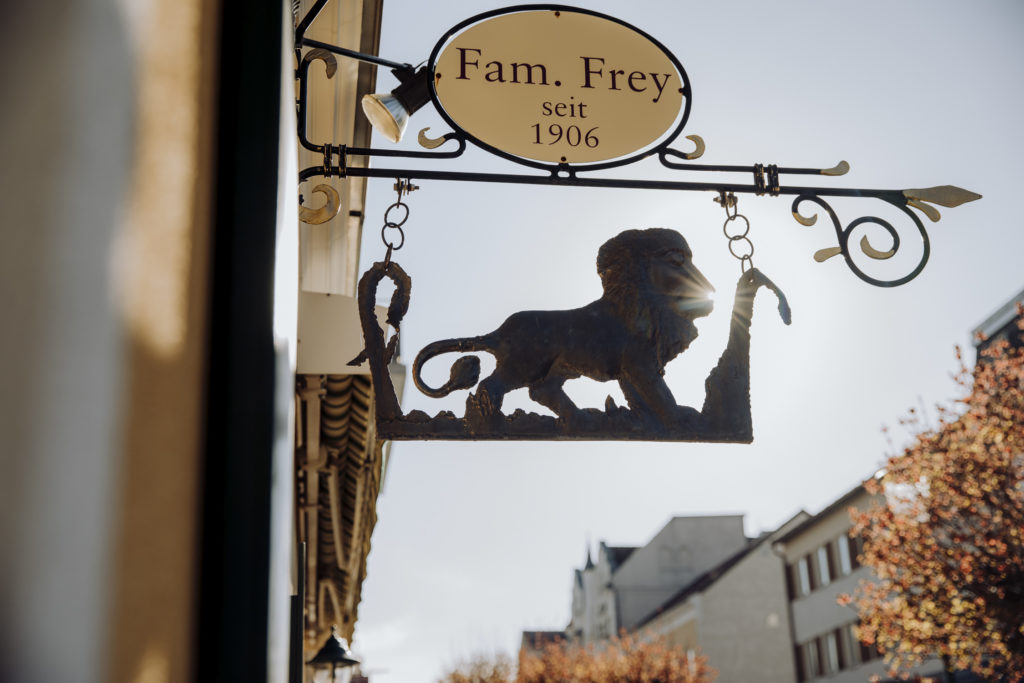 Wirtshausschild, Zum Goldenen Löwen