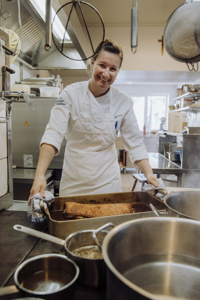 Köchin im Wirtshaus Zum Goldene Löwen, Maria Taferl Niederösterreich