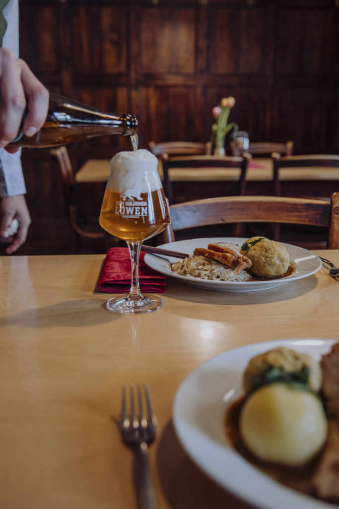 Bier und Schweinsbraten vom Wirtshaus Zum Goldenen Löwen, Maria Taferl