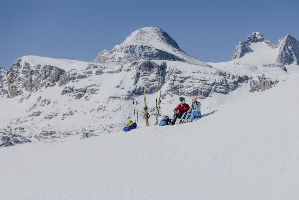 Paar bei einer Skitour am Dachstein-Krippenstein, Winterliebe Österreich Werbung, Fotograf Creating Click
