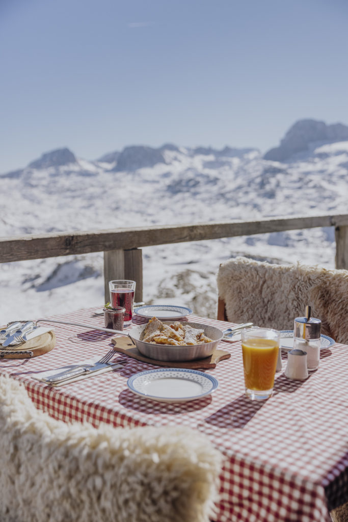 Kaiserschmarrn mit Zwetschkenröster, Skihütte Österreich, Fotograf Creating Click