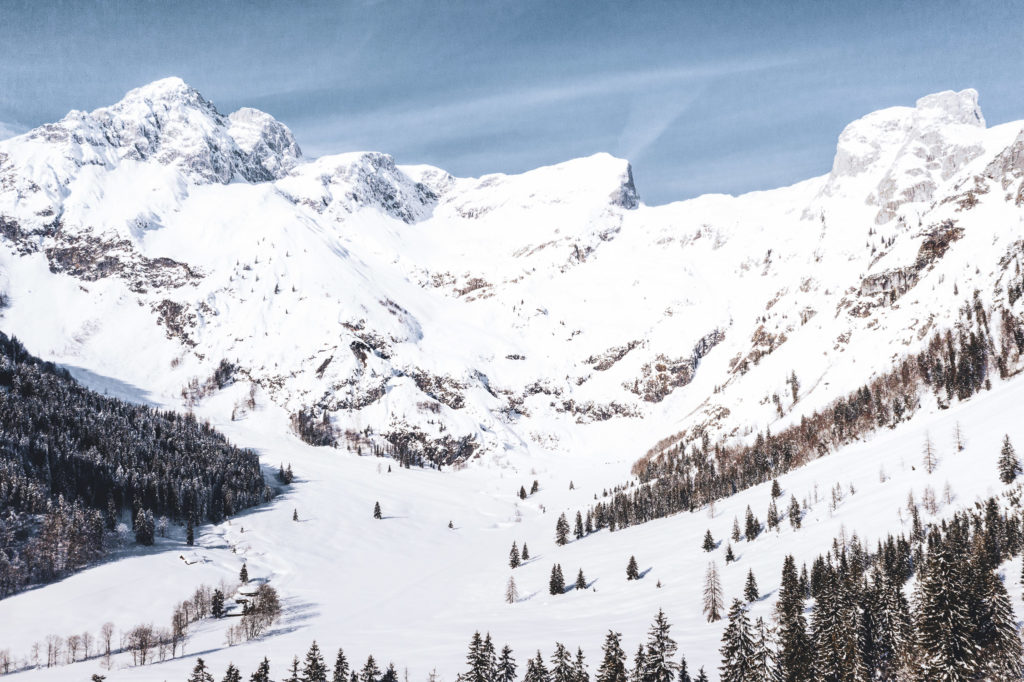 Drohnenfoto von Winterlandschaft im Salzburger Land, Werfenweng
