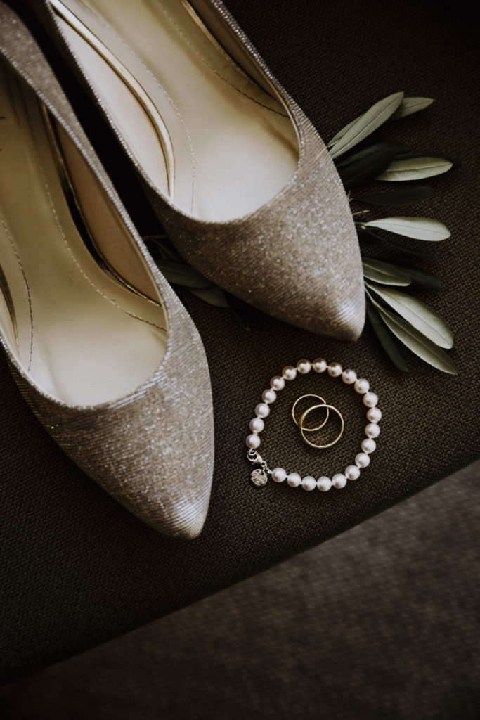 Brautschuhe und Schmuck, Hochzeit in Salzburg