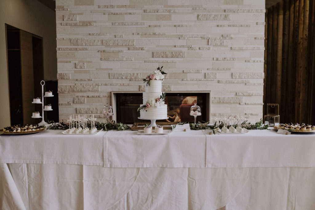 Sweet Table und Hochzeitstorte von Cake Couture, Hochzeit Salzburg