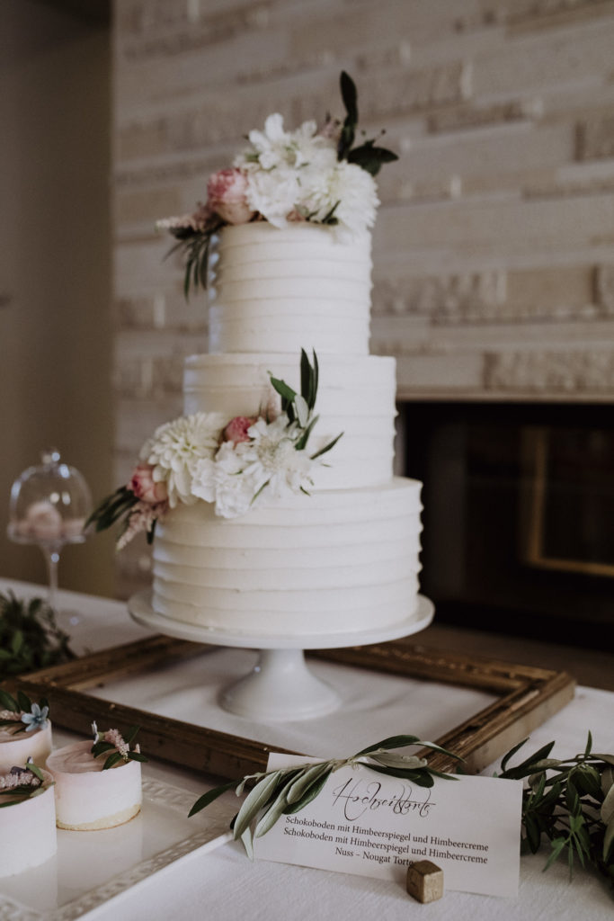 Sweet Table und Hochzeitstorte von Cake Couture, Hochzeit Salzburg