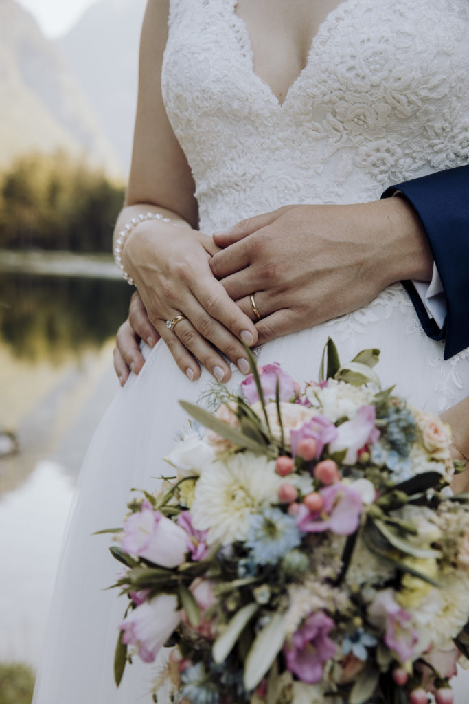 Details vom Brautpaarshooting im Bluntautal, Hochzeit Golling in Salzburg