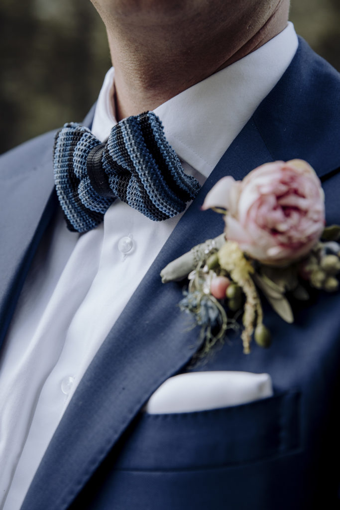 Detail Ansteckblumen Bräutigam, Hochzeitsfotograf Salzburg