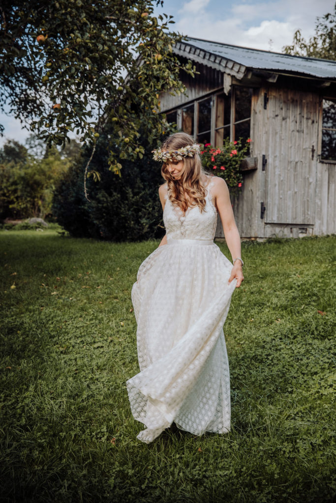 Braut mit weißem Hochzeitskleid von Feinstens, Hochzeit in Salzburg
