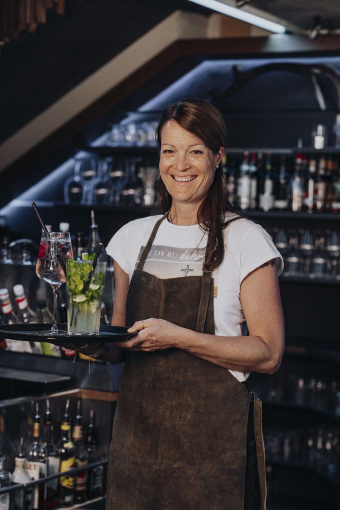 Saalbach Jennerwein Kulinarikshooting, Gastgeberin mit Cocktails