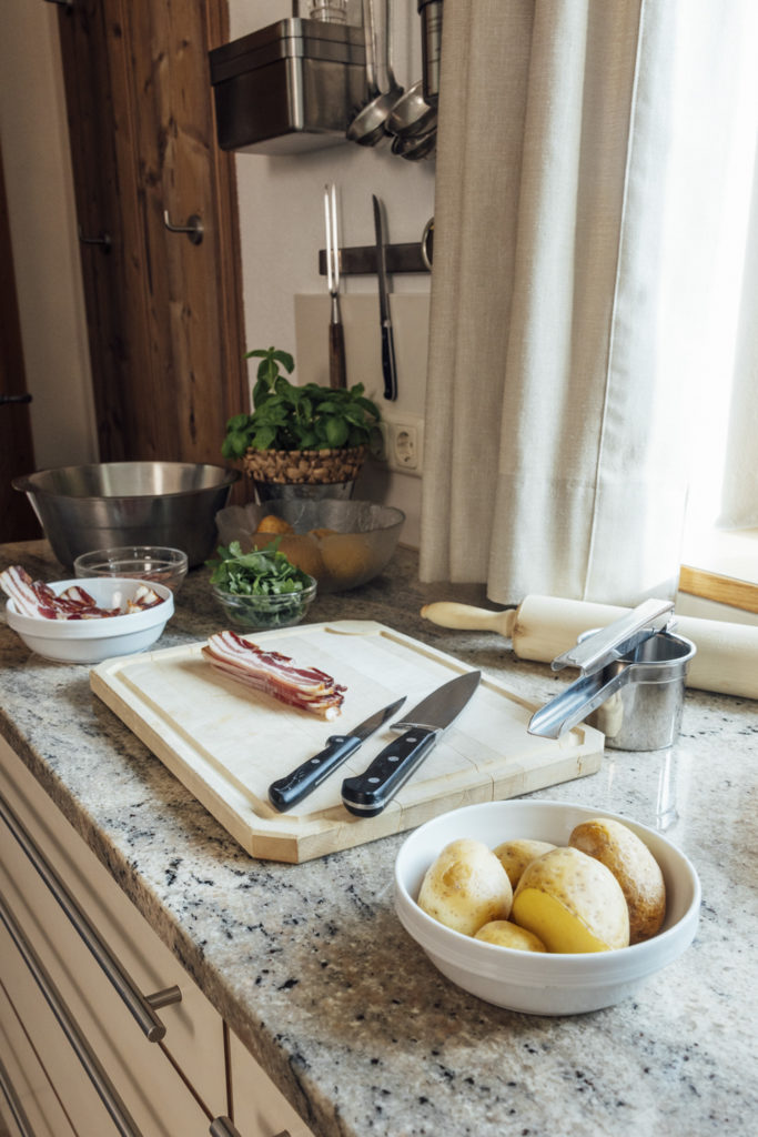 Saalbach Rammernalm Kulinarikshooting, Küche mit Zutaten